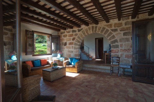  THE LIVING ROOM WITH THE ANCIENT  TUFF ARCHWAY